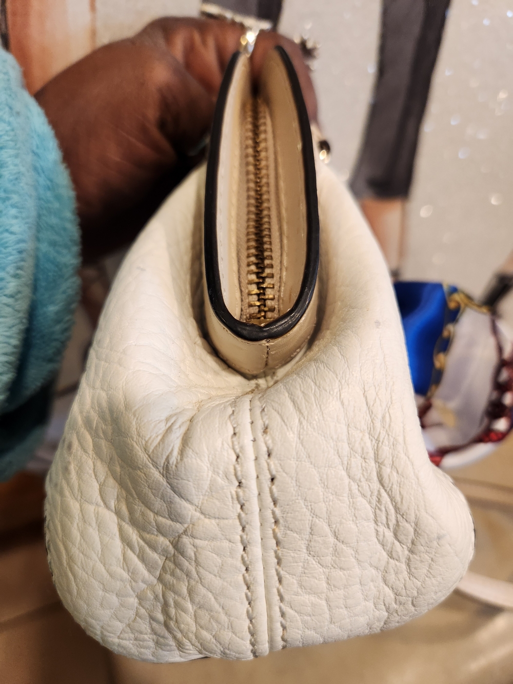 Kate Spade Cream and White Women's Crossbody Bag with Bow and Scarf Accent - Picture 9 of 15